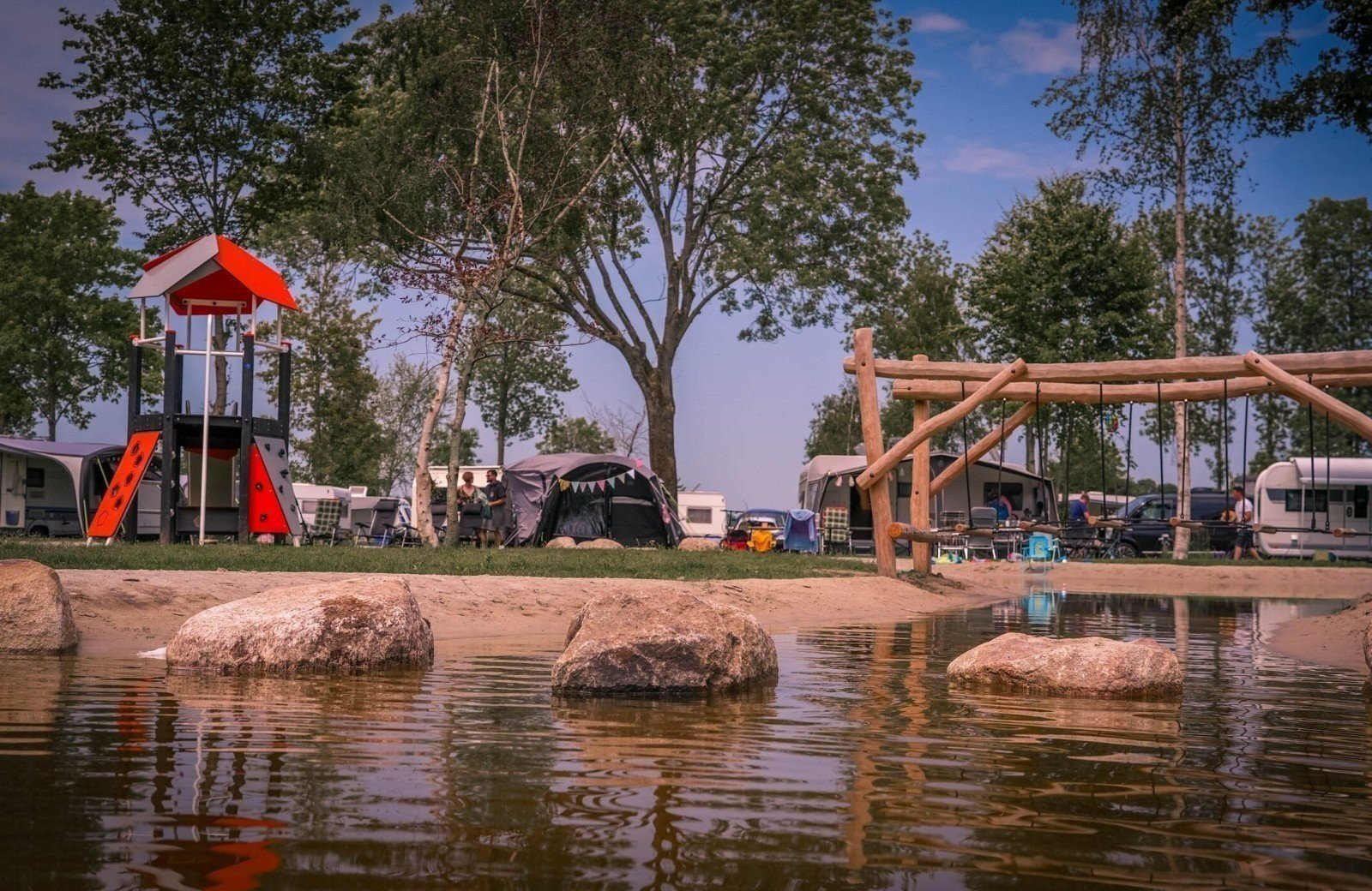 Nat&uuml;rliches Camping am Wasser in Holland