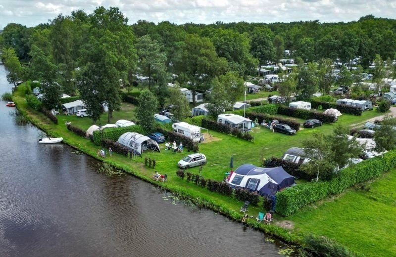 Camping mit Wasserpark in Holland am Fluss